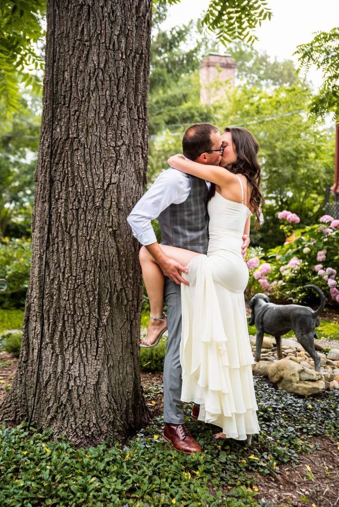 Wedding Photo Kiss